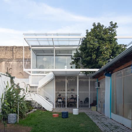 Proyecto Mutan workshop and showroom